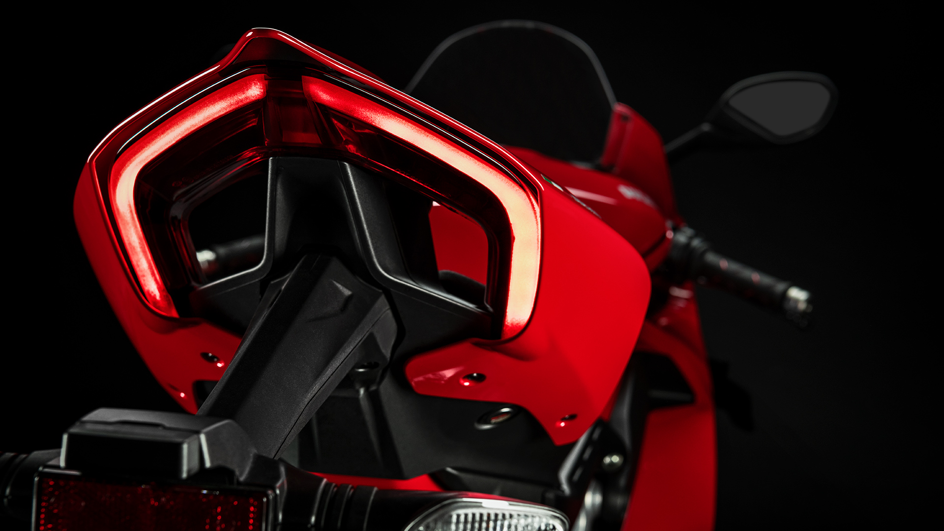 Panigale-V4-S-MY20-Red-06-Gallery-1920x1080